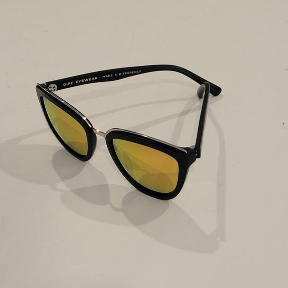 Diff Eyewear Cateye Rose Pink Polarized Mirrored Sunglasses MB-PK07P. - Picture 7 of 11